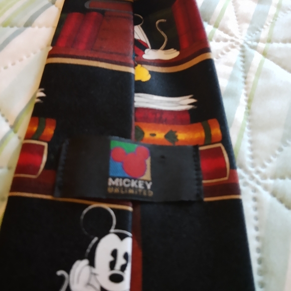 Micky Mouse Tie !!!!!! - Picture 3 of 3